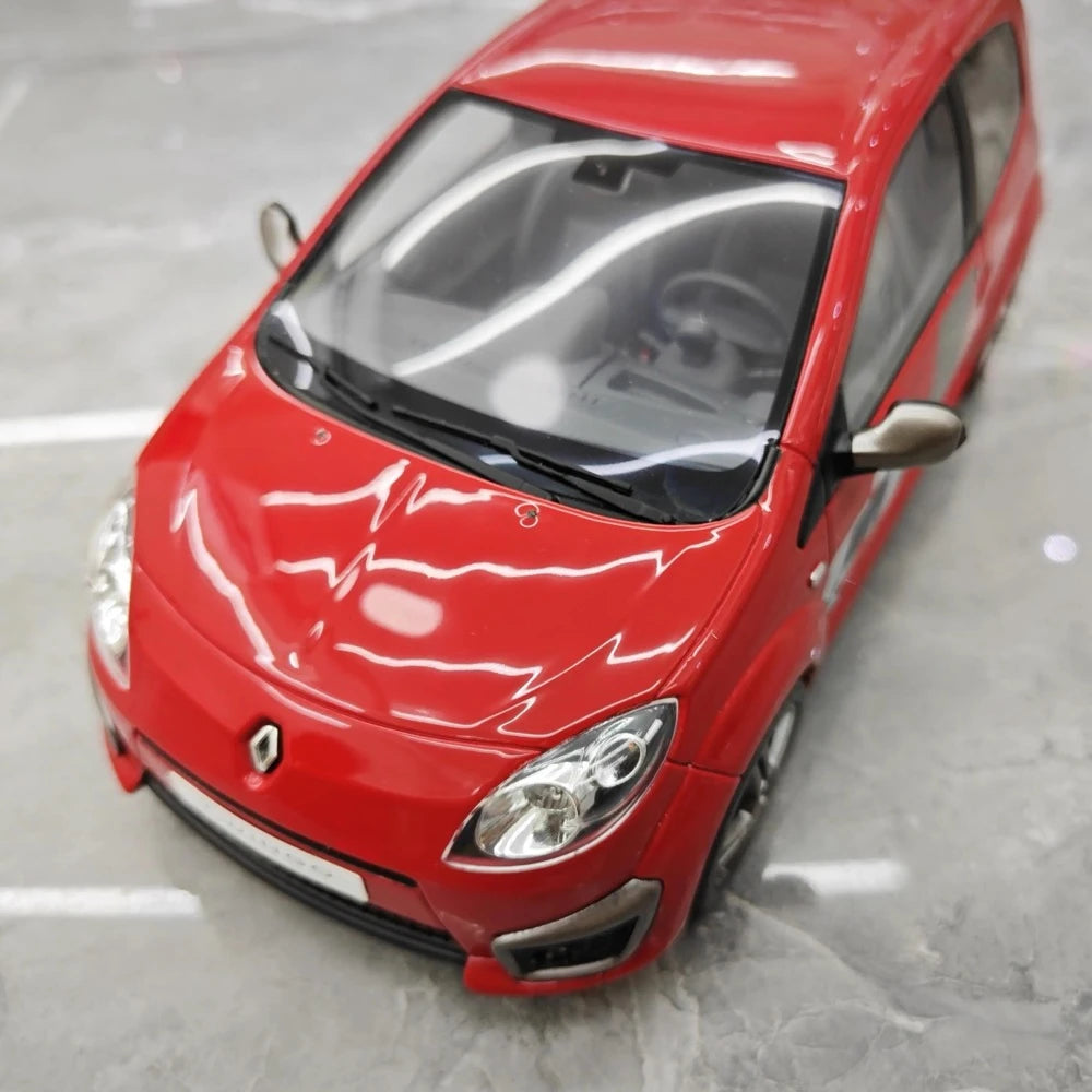 [OTTO] 1:18 Renault 2008 Twingo RS Red Model Car Resin