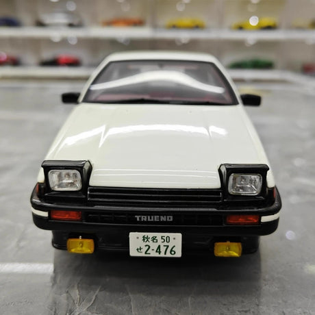 [OTTO] 1:18 Toyota 1983 AE86 Sprinter Trueno vit modellbil harts
