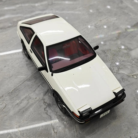 [OTTO] 1:18 Toyota 1983 AE86 Sprinter Trueno vit modellbil harts