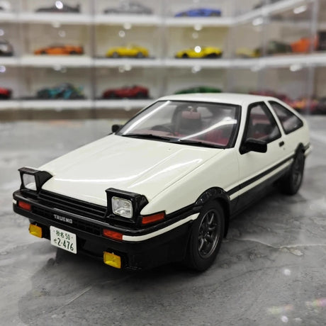 [OTTO] 1:18 Toyota 1983 AE86 Sprinter Trueno vit modellbil harts