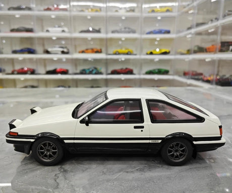 [OTTO] 1:18 Toyota 1983 AE86 Sprinter Trueno vit modellbil harts