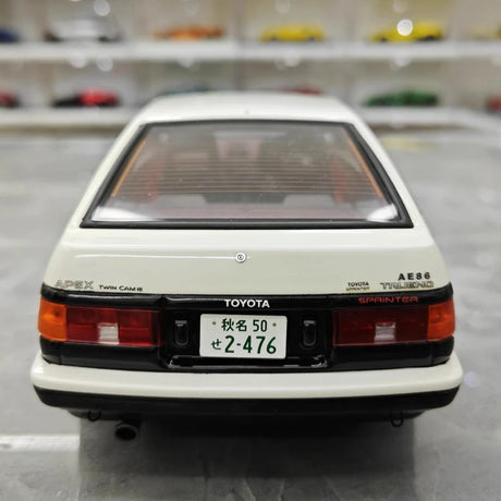 [OTTO] 1:18 Toyota 1983 AE86 Sprinter Trueno vit modellbil harts