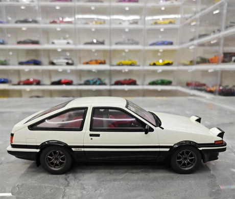 [OTTO] 1:18 Toyota 1983 AE86 Sprinter Trueno vit modellbil harts