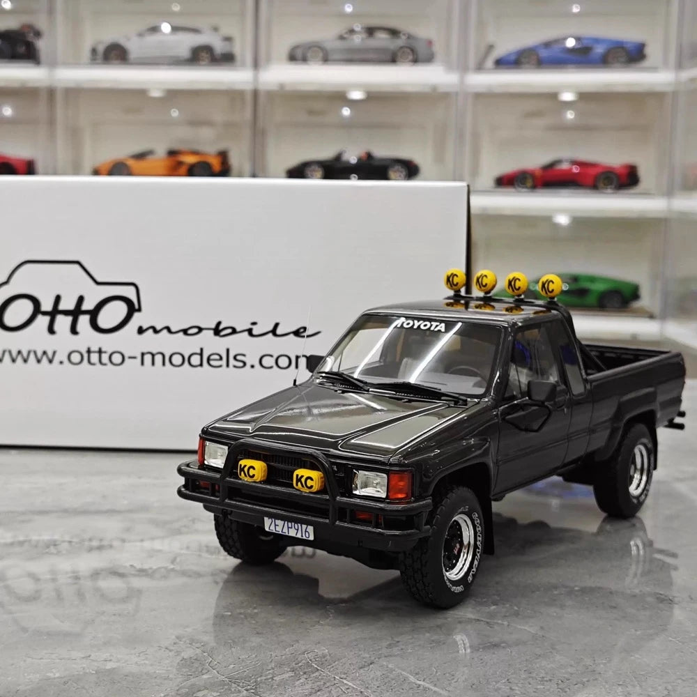 [OTTO] 1:18 Toyota 1983 Hilux SR5 nero modellino di auto resina