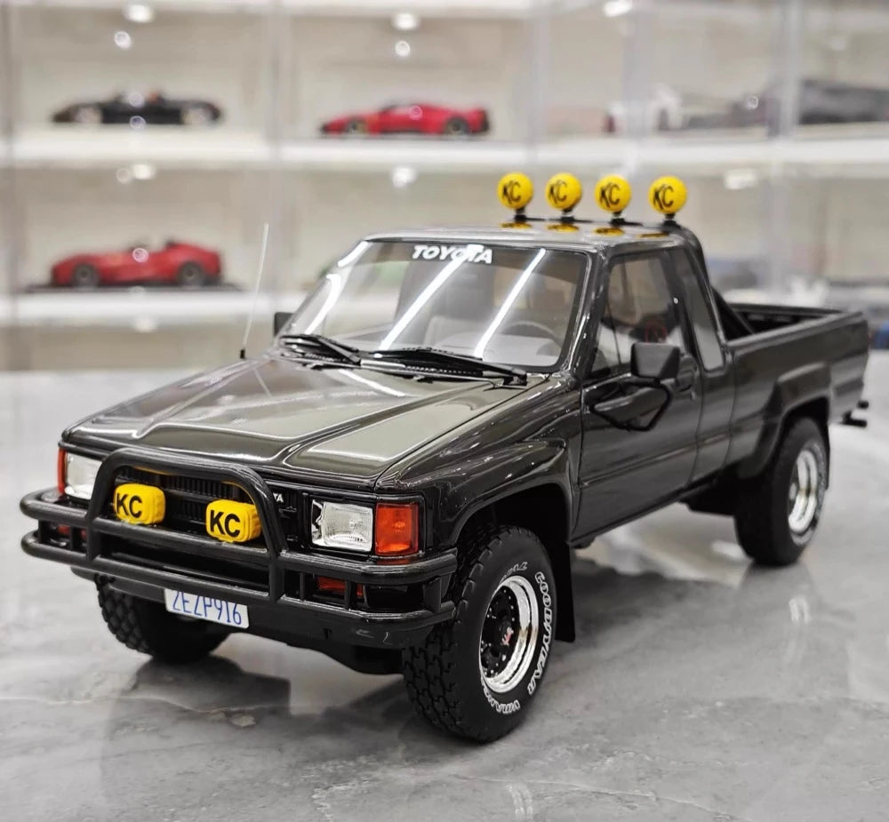 [OTTO] 1:18 Toyota 1983 Hilux SR5 Black Model Car Resin