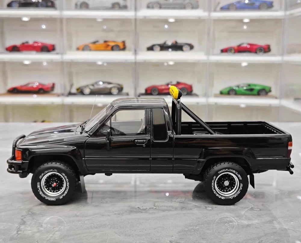 [OTTO] 1:18 Toyota 1983 Hilux SR5 nero modellino di auto resina