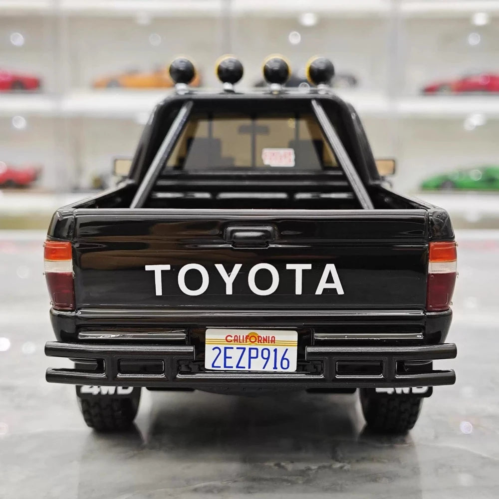 [OTTO] 1:18 Toyota 1983 Hilux SR5 nero modellino di auto resina