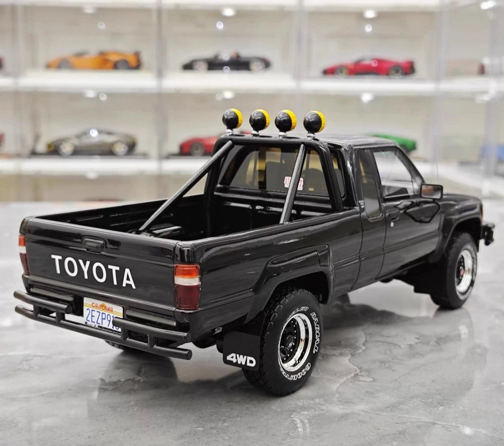 [OTTO] 1:18 Toyota 1983 Hilux SR5 nero modellino di auto resina