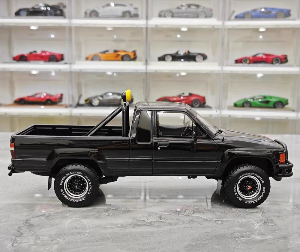 [OTTO] 1:18 Toyota 1983 Hilux SR5 nero modellino di auto resina