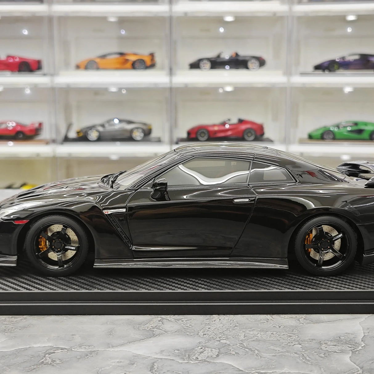 One Model Nissan 2007 GT-R R35 Black 1:18 – Résine de modèle en résine de collection