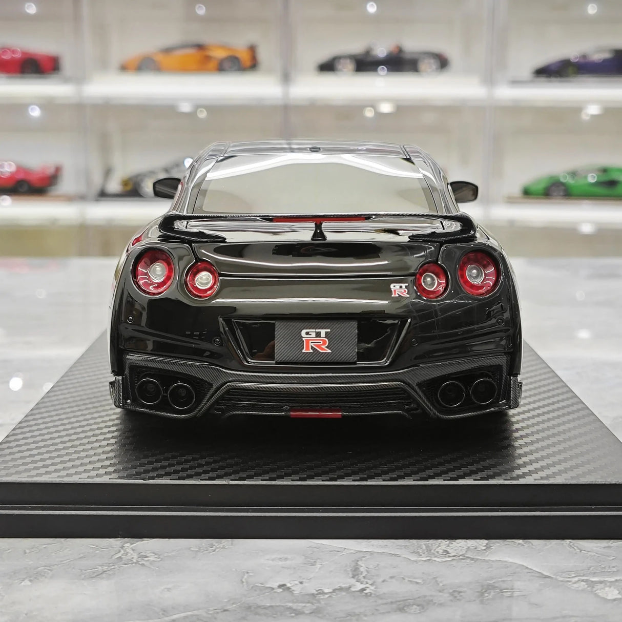 One Model Nissan 2007 GT-R R35 Black 1:18 – Résine de modèle en résine de collection