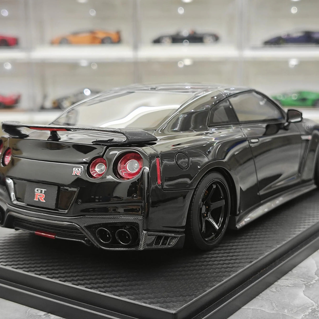 One Model Nissan 2007 GT-R R35 Black 1:18 – Résine de modèle en résine de collection
