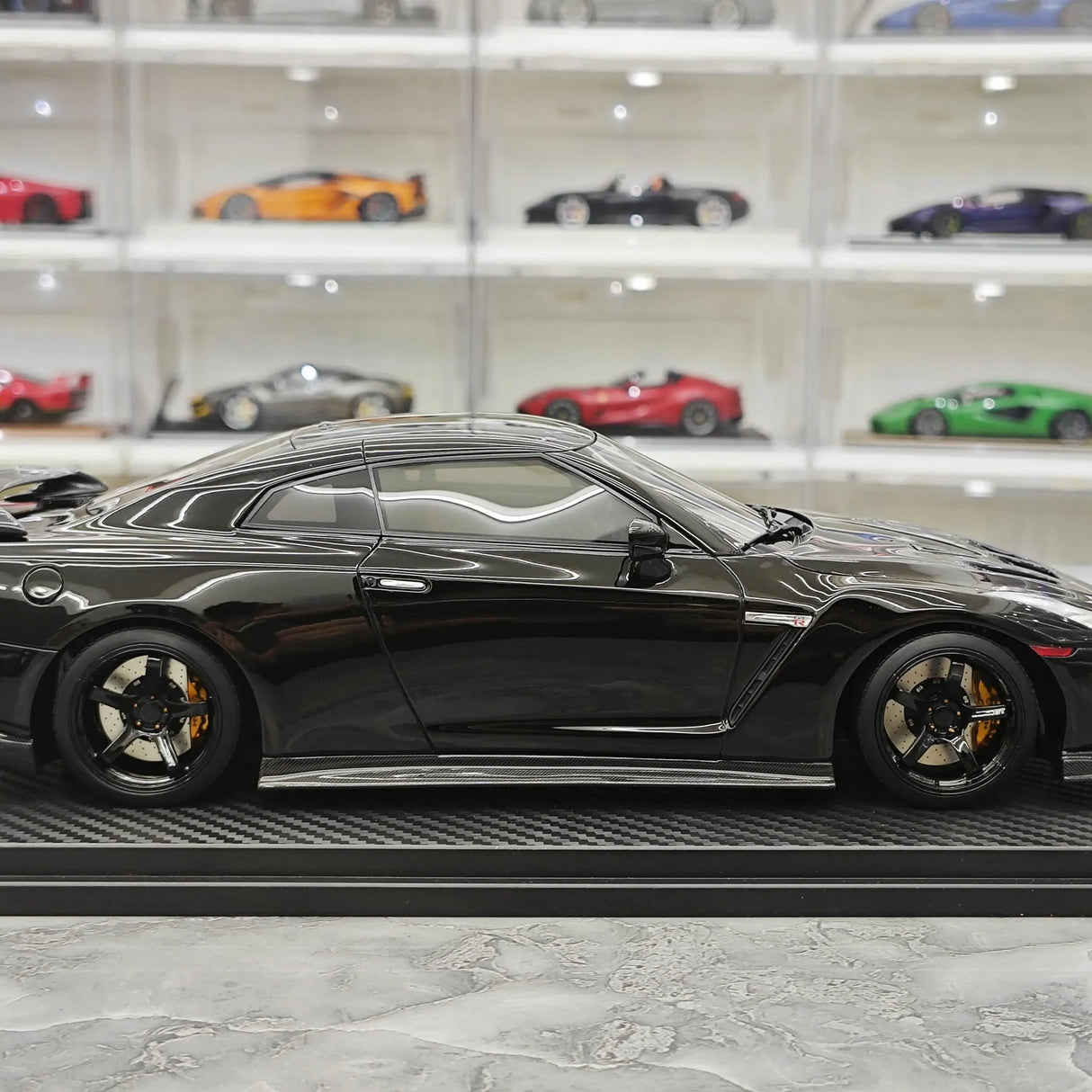 One Model Nissan 2007 GT-R R35 Black 1:18 – Résine de modèle en résine de collection