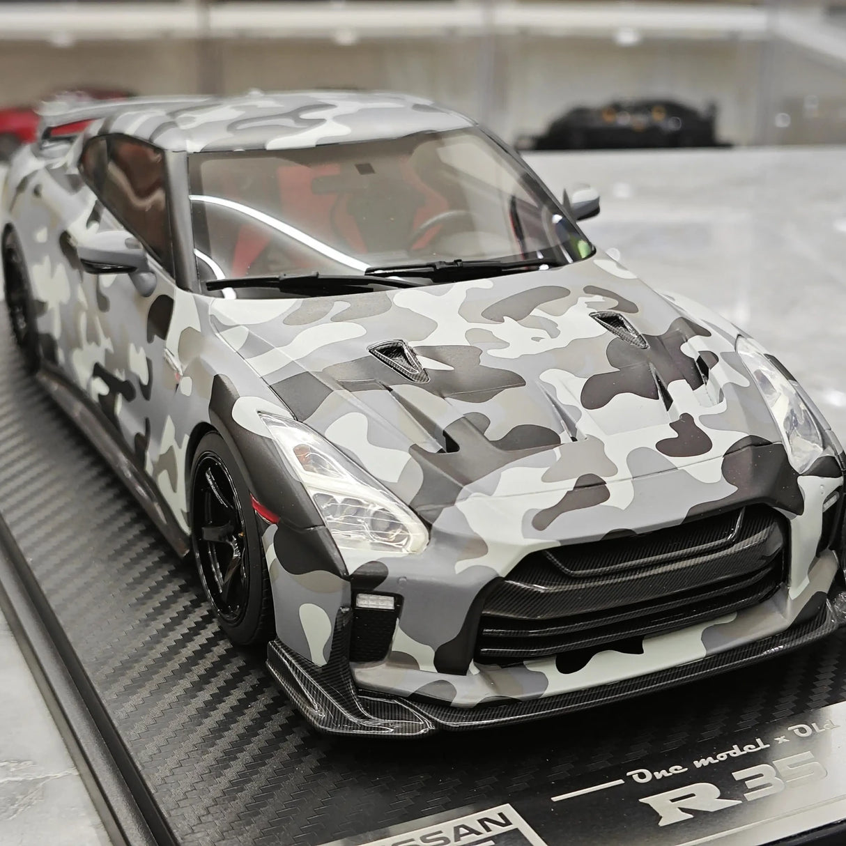 One Model Nissan 2007 GT-R R35 Gray Camouflage 1:18 – Collectible Resin Model Resin
