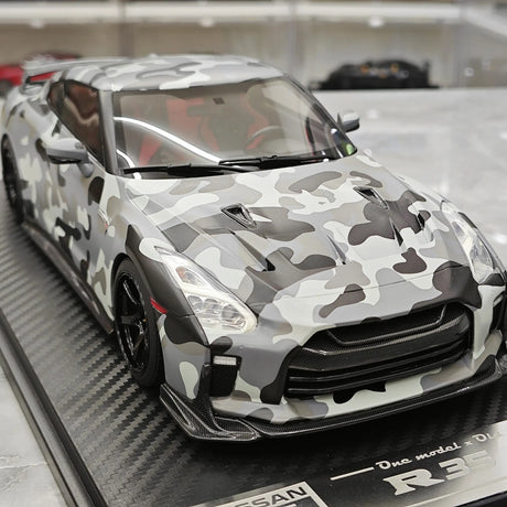 نموذج واحد Nissan 2007 GT-R R35 1:18 التمويه الرمادي – راتنج نموذجي قابل للجمع