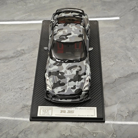 نموذج واحد Nissan 2007 GT-R R35 1:18 التمويه الرمادي – راتنج نموذجي قابل للجمع