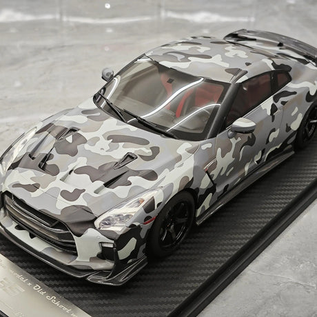 نموذج واحد Nissan 2007 GT-R R35 1:18 التمويه الرمادي – راتنج نموذجي قابل للجمع