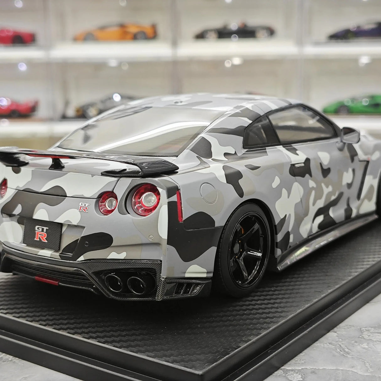 One Model Nissan 2007 GT-R R35 Gray Camouflage 1:18 – Collectible Resin Model Resin