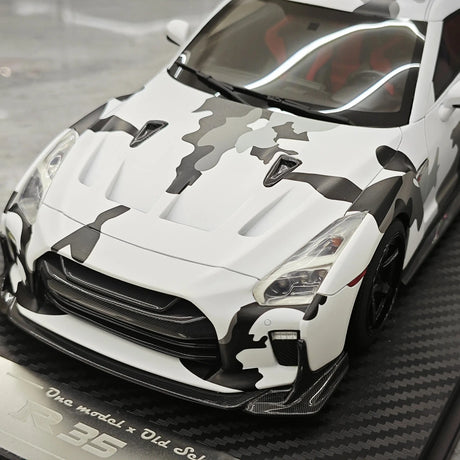 نموذج واحد Nissan 2007 GT-R R35 1:18 التمويه الأبيض – نموذج راتنج قابل للجمع
