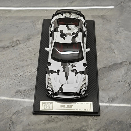 نموذج واحد Nissan 2007 GT-R R35 1:18 التمويه الأبيض – نموذج راتنج قابل للجمع
