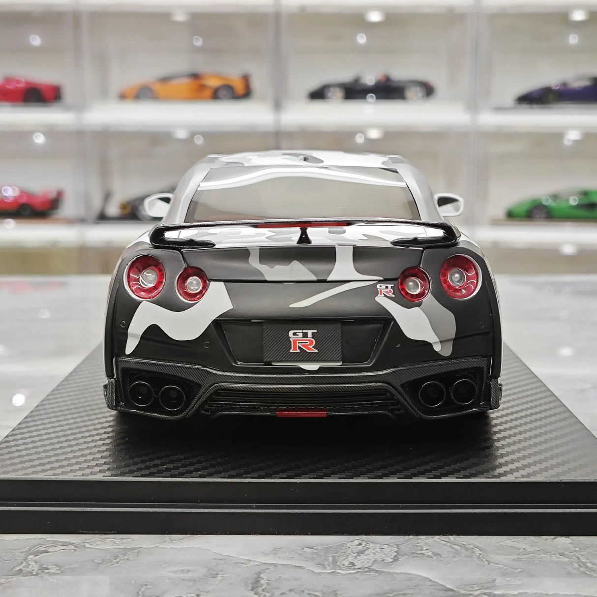 One Model Nissan 2007 GT-R R35 White Camouflage 1:18 – Collectible Resin Model Resin