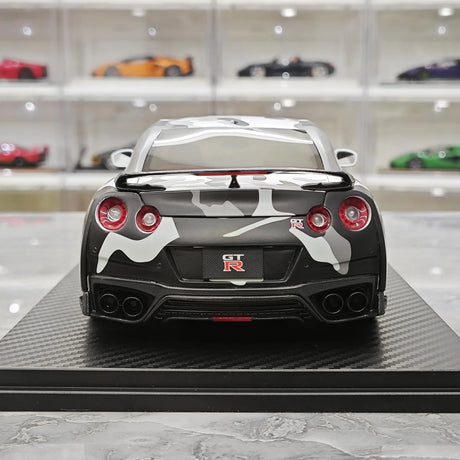 نموذج واحد Nissan 2007 GT-R R35 1:18 التمويه الأبيض – نموذج راتنج قابل للجمع