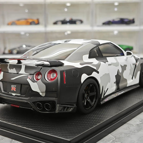 نموذج واحد Nissan 2007 GT-R R35 1:18 التمويه الأبيض – نموذج راتنج قابل للجمع