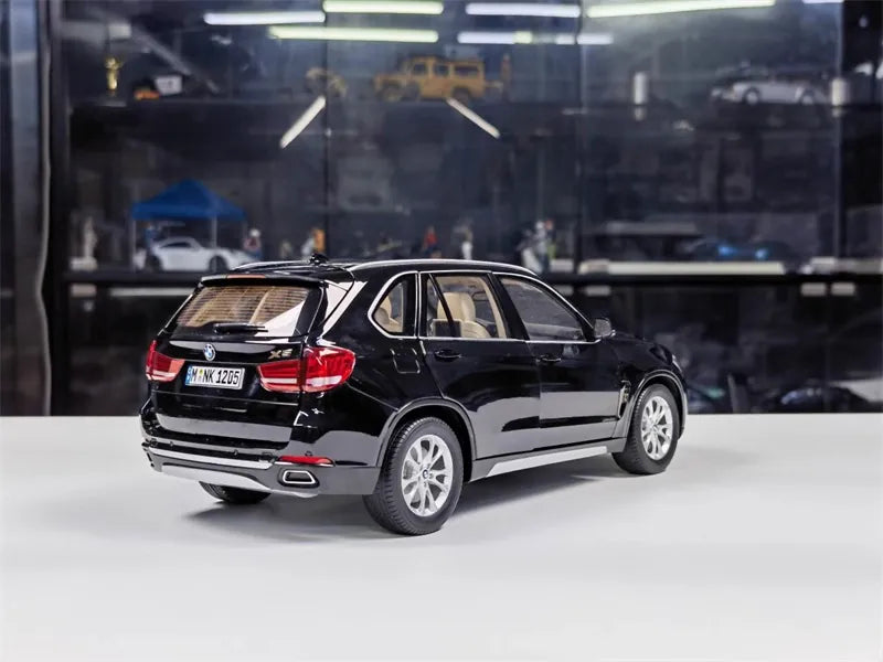 [Paragon] 1:18 BMW 2013 F15 X5 Black Model Car Die-Cast