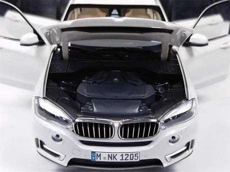 [Paragon] 1:18 BMW 2013 F15 X5 White Model Car Die-Cast