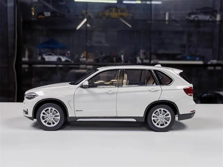 [Paragon] 1:18 BMW 2013 F15 X5 White Model Car Die-Cast