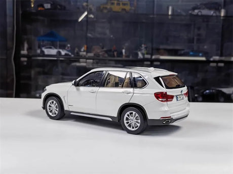 [Paragon] 1:18 BMW 2013 F15 X5 White Model Car Die-Cast