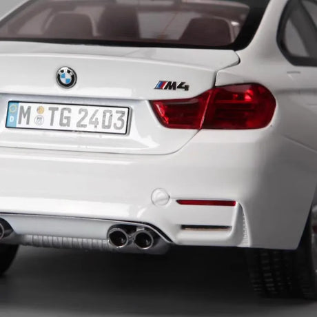 [Paragon] 1:18 BMW 2014 F82 M4 Coupe White Model Car Die-Cast