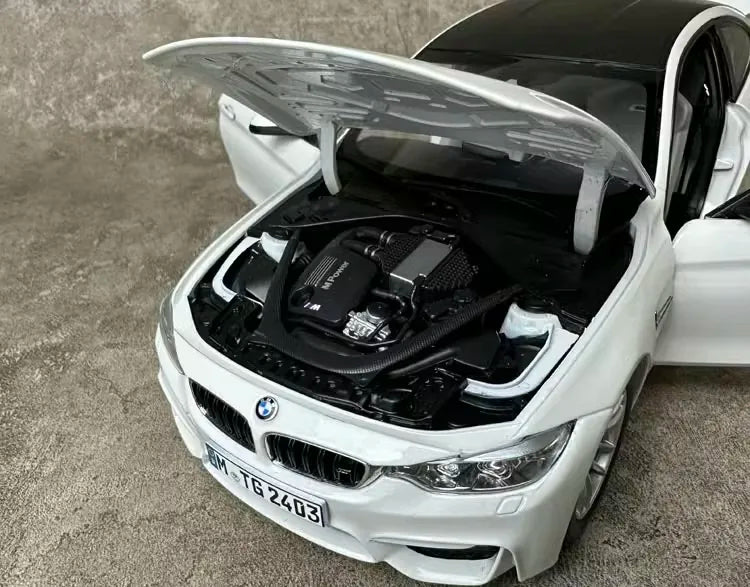 [Paragon] 1:18 BMW 2014 F82 M4 Coupe White Model Car Die-Cast