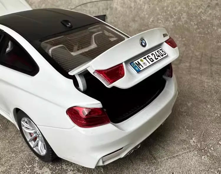 [Paragon] 1:18 BMW 2014 F82 M4 Coupe White Model Car Die-Cast