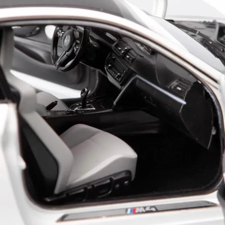 [Paragon] 1:18 BMW 2014 F82 M4 Coupe White Model Car Die-Cast