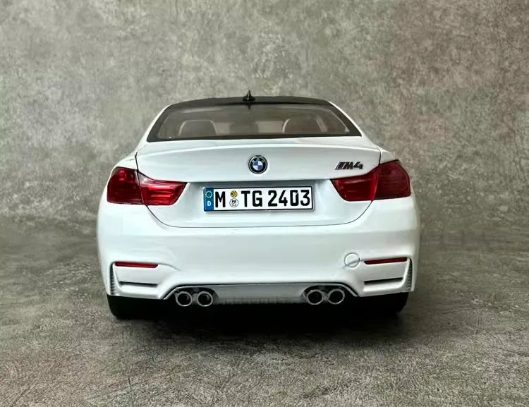 [Paragon] 1:18 BMW 2014 F82 M4 Coupe White Model Car Die-Cast
