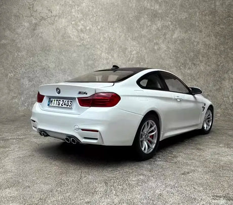 [Paragon] 1:18 BMW 2014 F82 M4 Coupe White Model Car Die-Cast