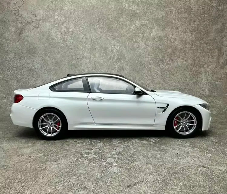 [Paragon] 1:18 BMW 2014 F82 M4 Coupe White Model Car Die-Cast