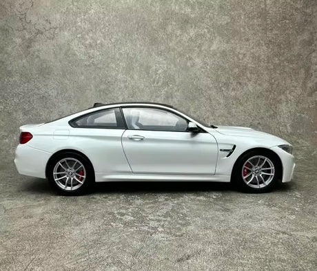 [Paragon] 1:18 BMW 2014 F82 M4 Coupe White Model Car Die-Cast