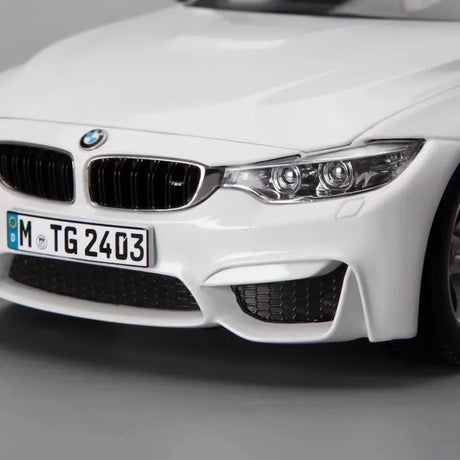 [Paragon] 1:18 BMW 2014 F82 M4 Coupe White Model Car Die-Cast