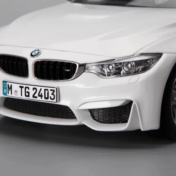 [Paragon] 1:18 BMW 2014 F82 M4 Coupe White Model Car Die-Cast