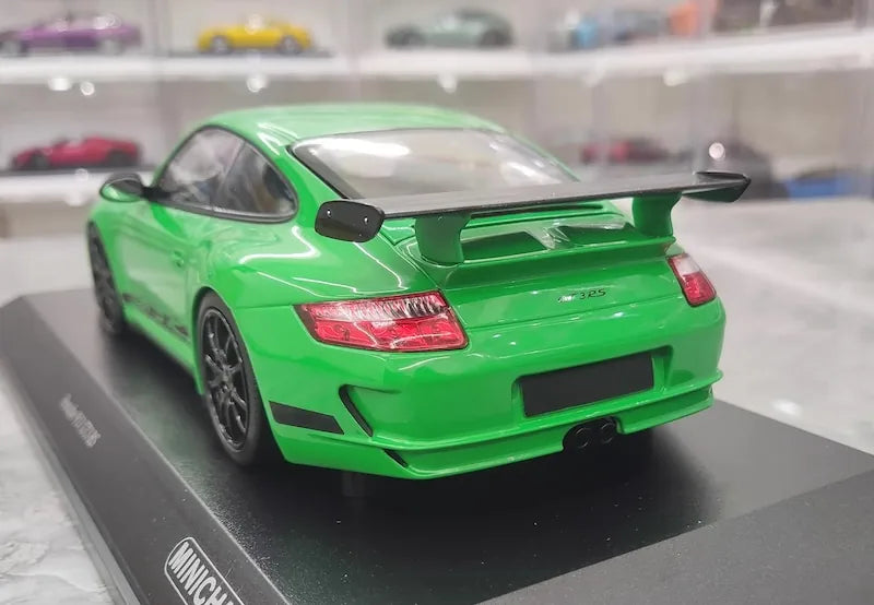 1:18 Porsche 2009 911 GT3 RS 997.2 Die Cast Model Car