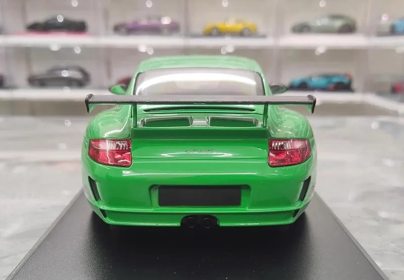 1:18 Porsche 2009 911 GT3 RS 997.2 Die Cast Model Car