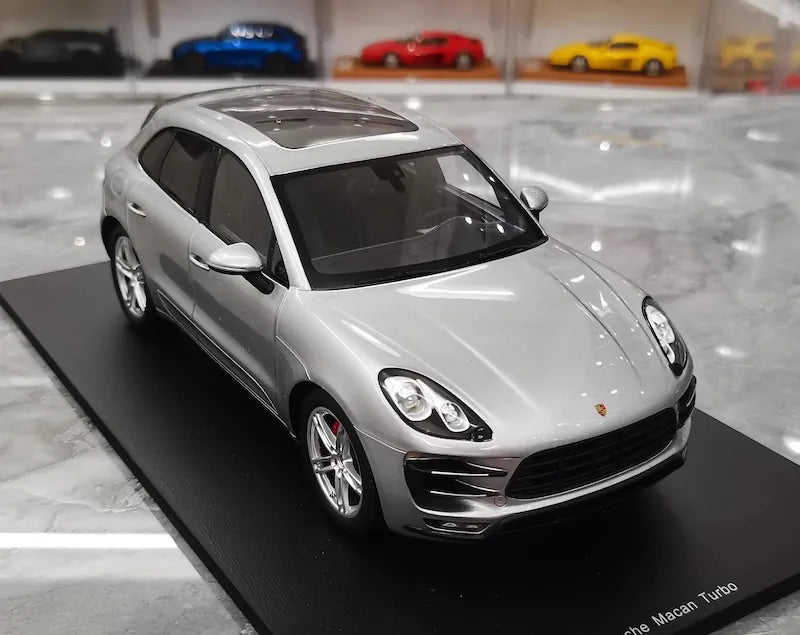 1:18 Porsche 2017 Macan Turbo Die Cast Model Car