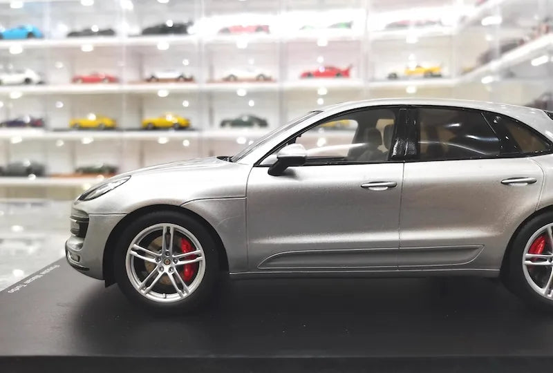 1:18 Porsche 2017 Macan Turbo Die Cast Model Car