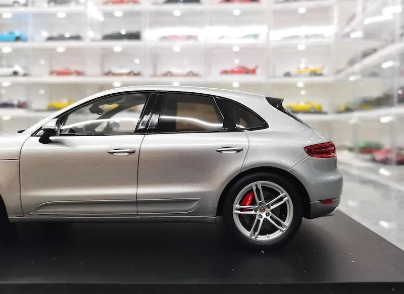 1:18 Porsche 2017 Macan Turbo Die Cast Model Car