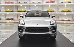 1:18 Porsche 2017 Macan Turbo Die Cast Model Car