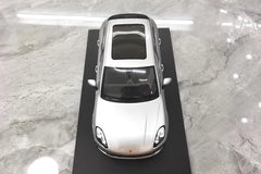 1:18 Porsche 2017 Macan Turbo Die Cast Model Car