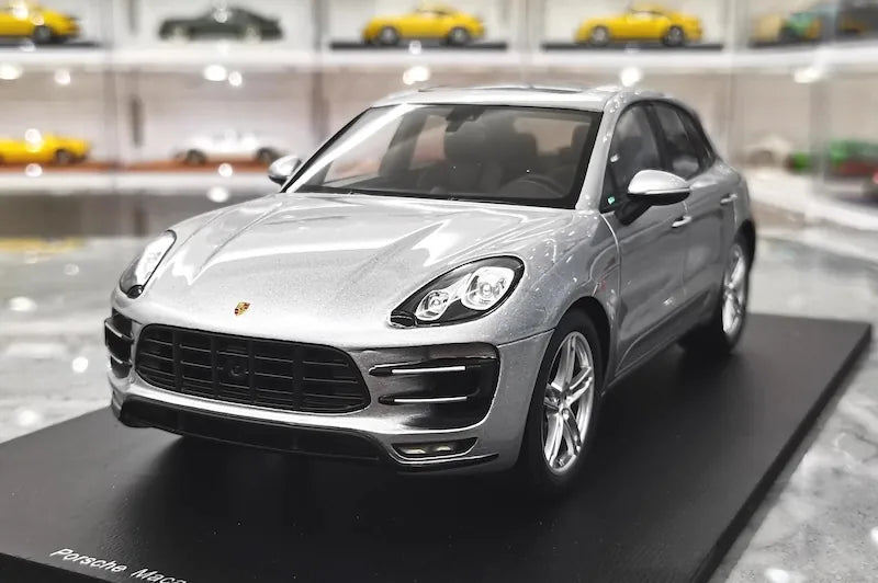 1:18 Porsche 2017 Macan Turbo Die Cast Model Car