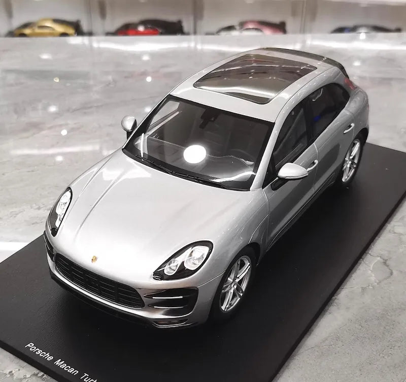 1:18 Porsche 2017 Macan Turbo Die Cast Model Car